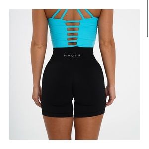 NVGTN BLACK SOLID SEAMLESS SHORTS